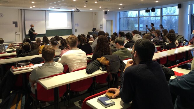 Présentation de l'ESBS aux étudiants