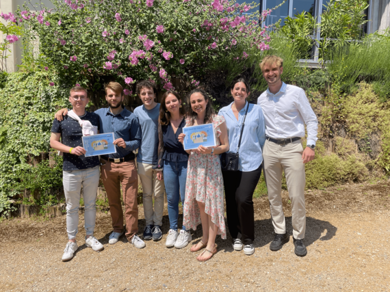 Les étudiants de l'ESBS et leurs prix des Hackathons de la Biotech